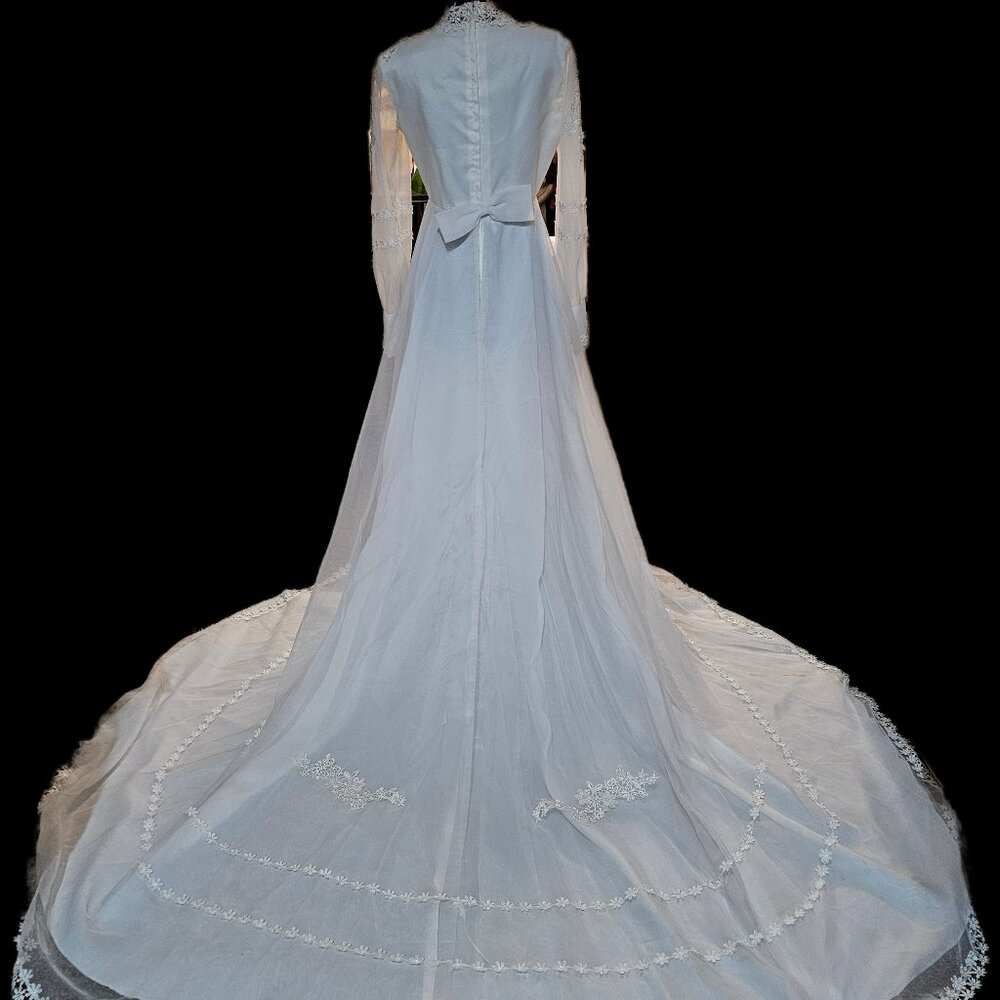 Vintage Wedding Dress & Veil